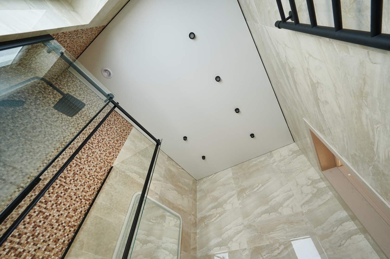 DK2404-BK Встраиваемый светильник влагозащ., IP 44, до 15 Вт, GU10, черный, алюминий