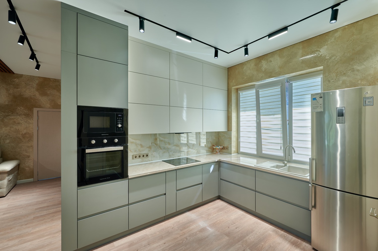 DK6430-BK Трековый светильник IP 20, 10 Вт, LED 3000, черный, алюминий